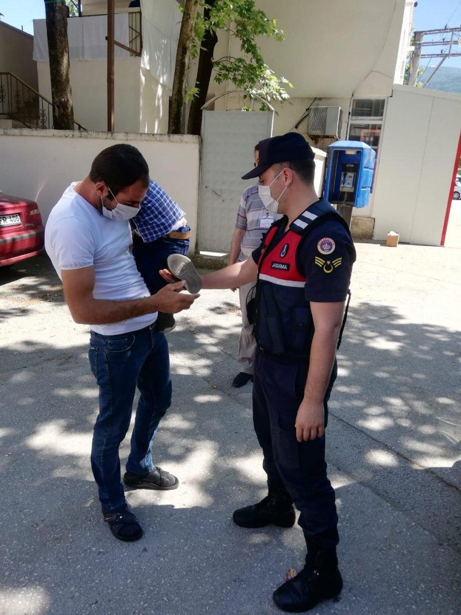 Evden uzaklaşan 1,5 yaşındaki çocuğu jandarma buldu