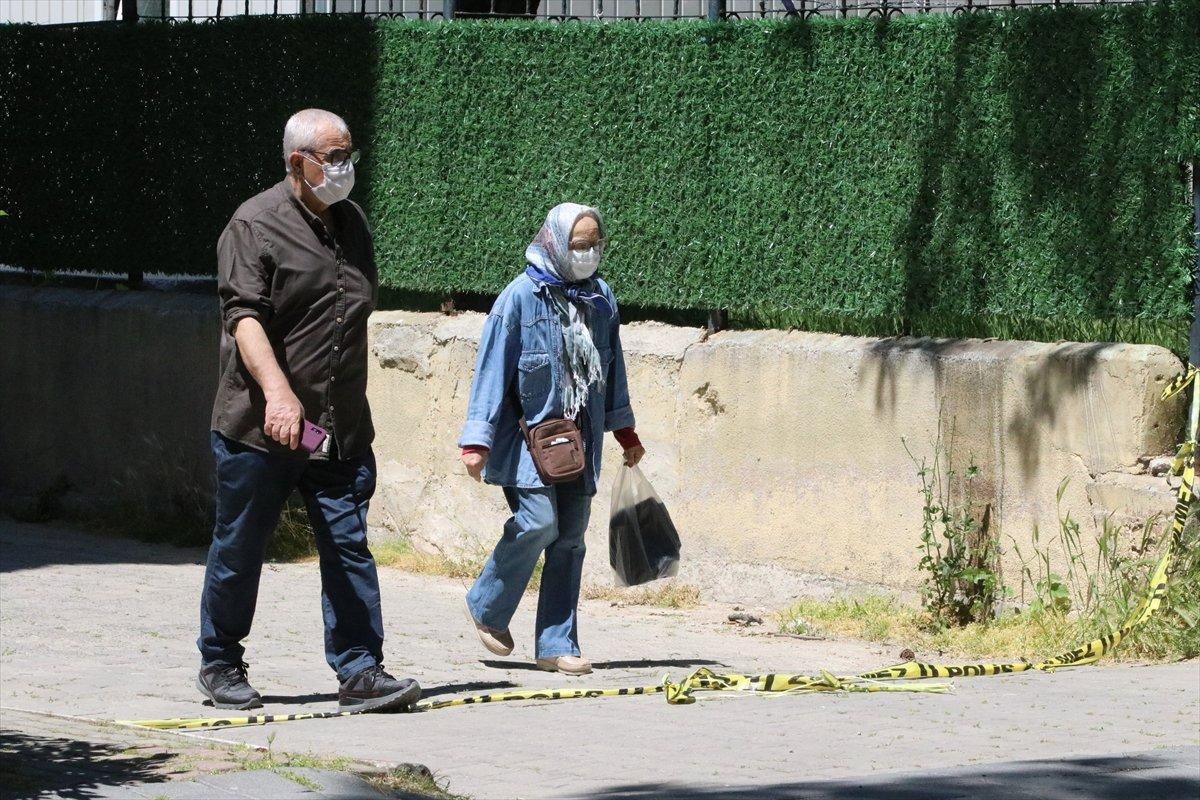 65 yaş üstü, bugün üçüncü kez dışarı çıktı