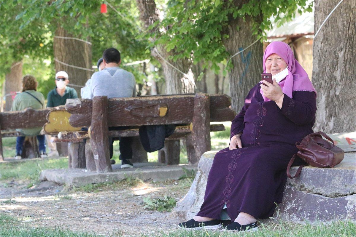 65 yaş üstü, bugün üçüncü kez dışarı çıktı