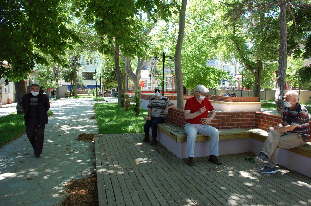 65 yaş üstü, bugün üçüncü kez dışarı çıktı