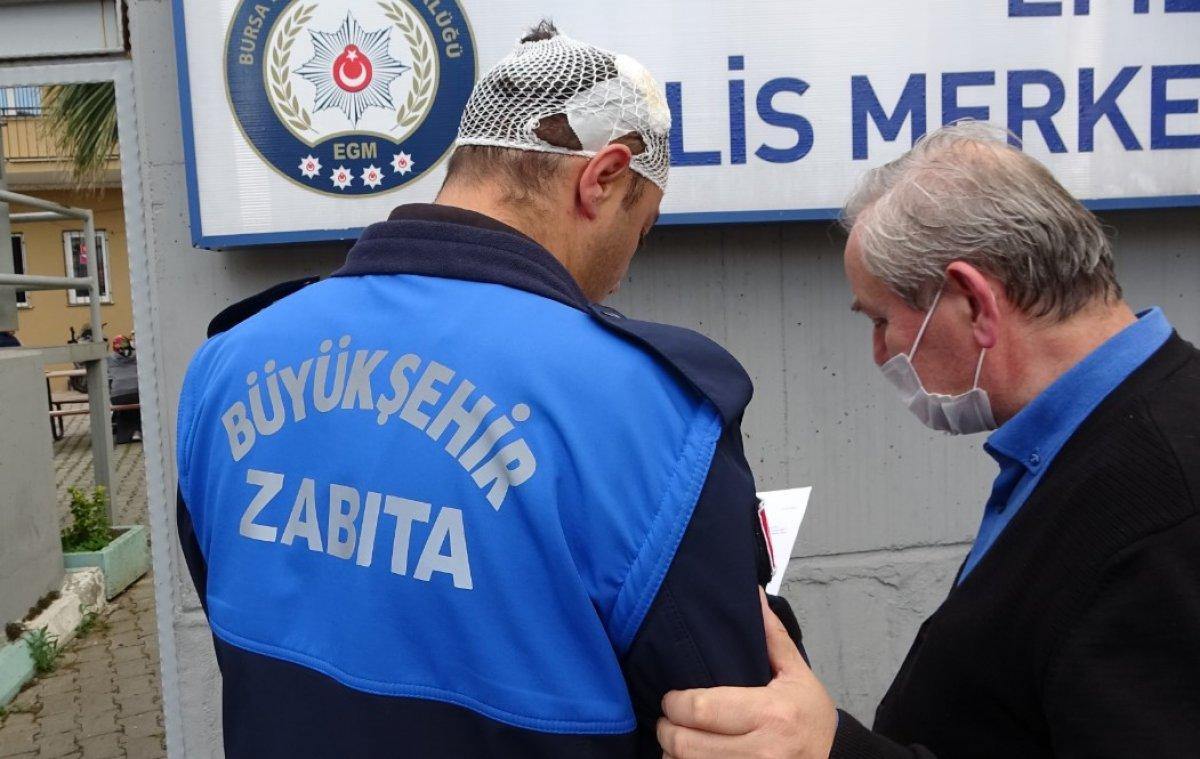 Bursa'da seyyar satıcılar zabıtaya saldırdı