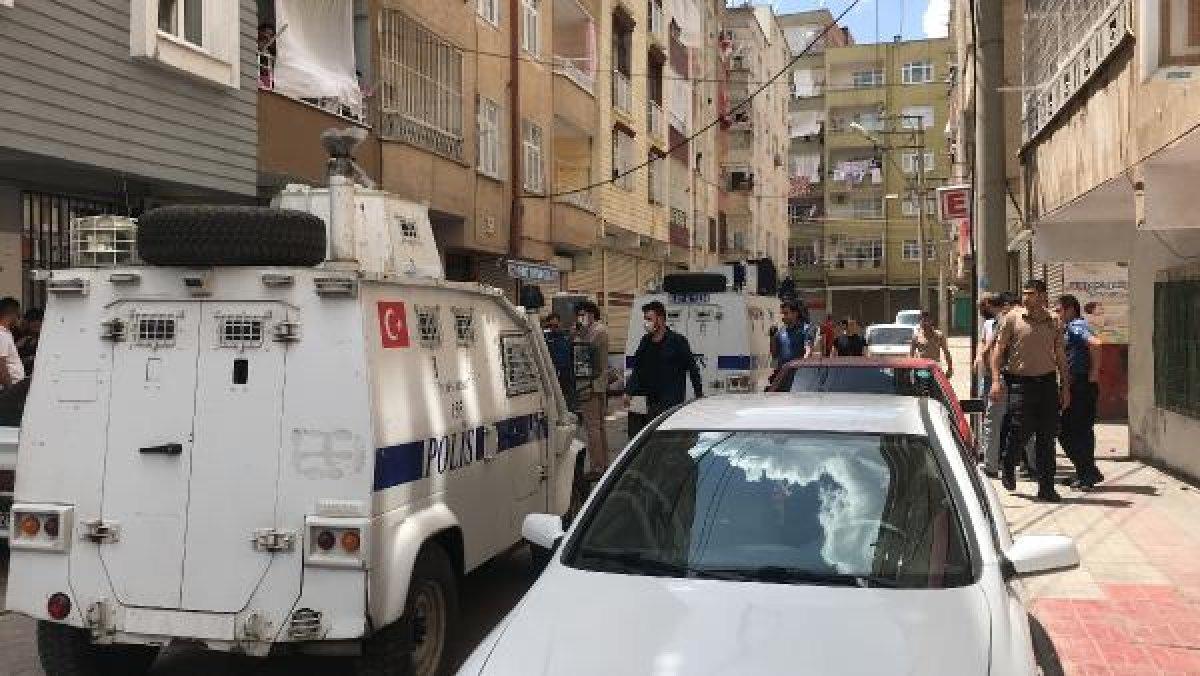 Diyarbakır'da devriye gezen polis ekibine saksı atıldı