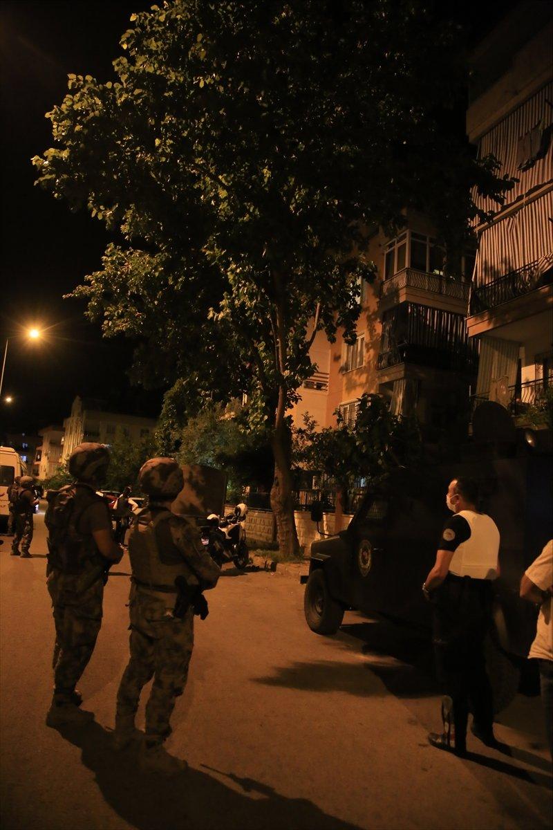 Antalya'da bir kişi evin odasına kendisini kilitledi