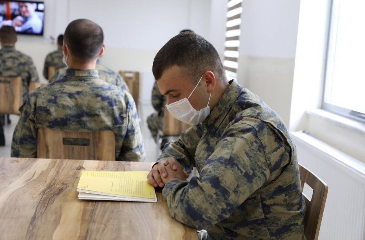 Malatya’da nöbetteki askere komutanından sürpriz