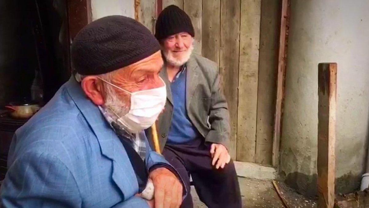 Korona izninde dostunu görmeye gitti