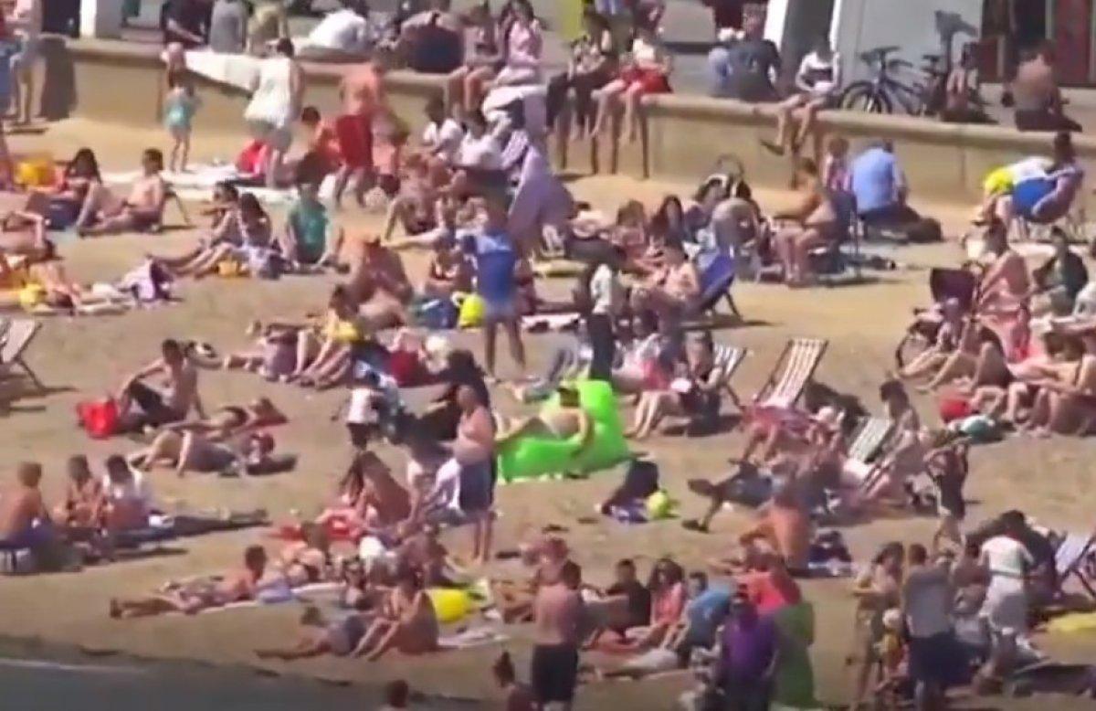 İngiltere'de plajlar tıklım tıklım doldu