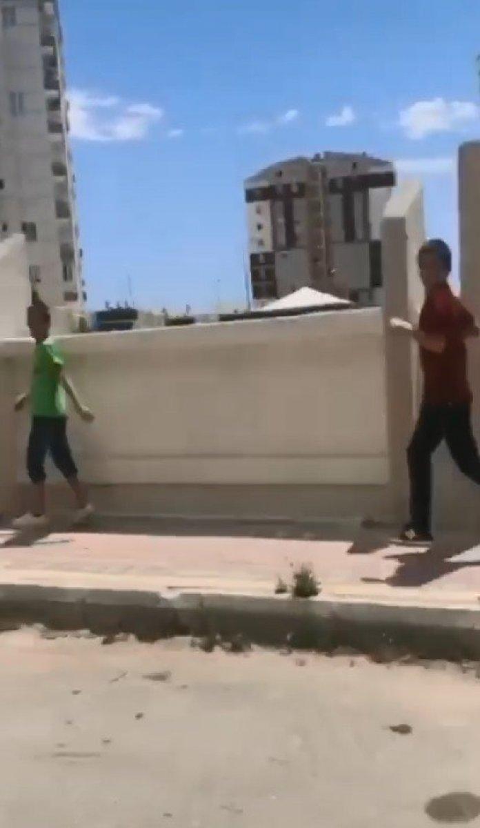 Tüpçü, kısıtlamayı delen çocukları şakayla korkuttu