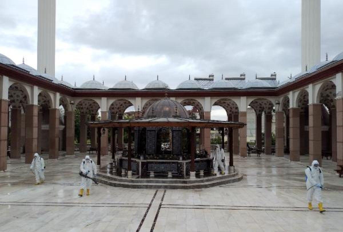 Bursa'da dezenfekte edilen camiler ibadete hazır