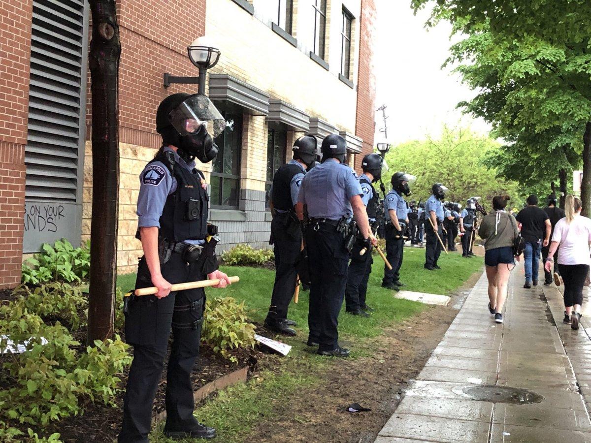 ABD’de binlerce kişi polis şiddetini protesto etti