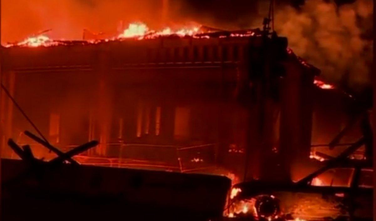 ABD’de yağmalanan AVM'ler ateşe verildi