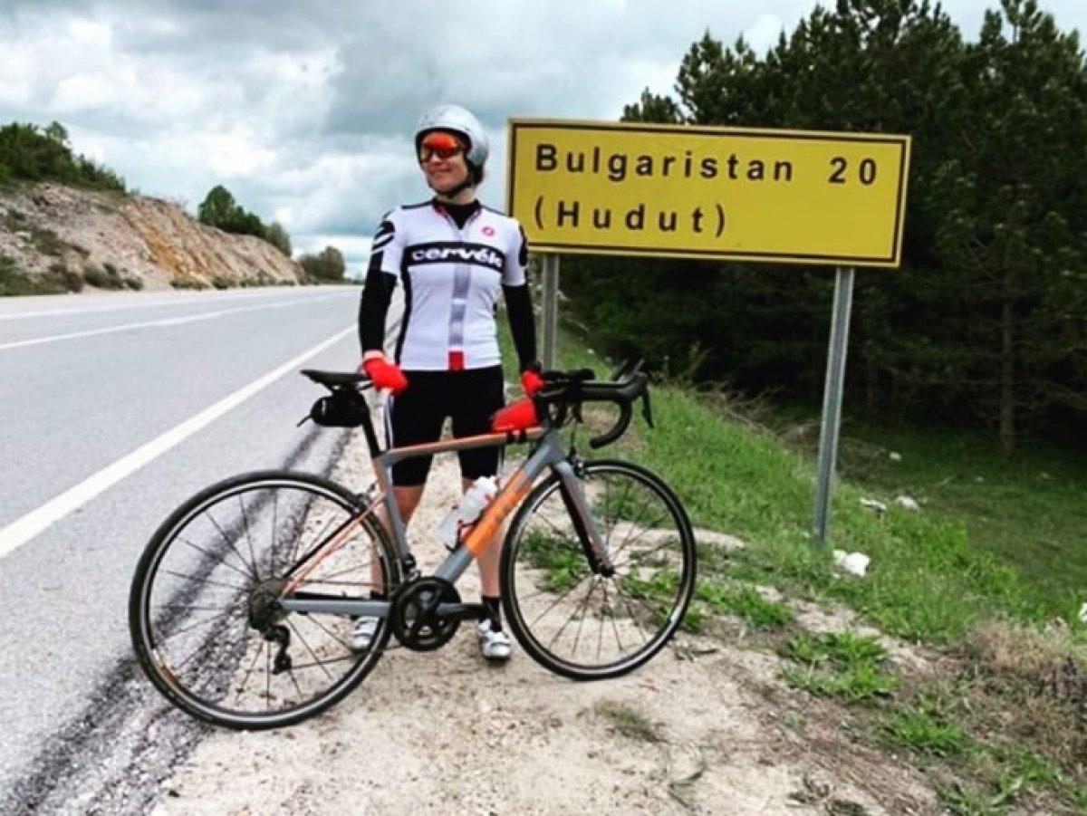 Nevşin Mengü bisikletten düştü