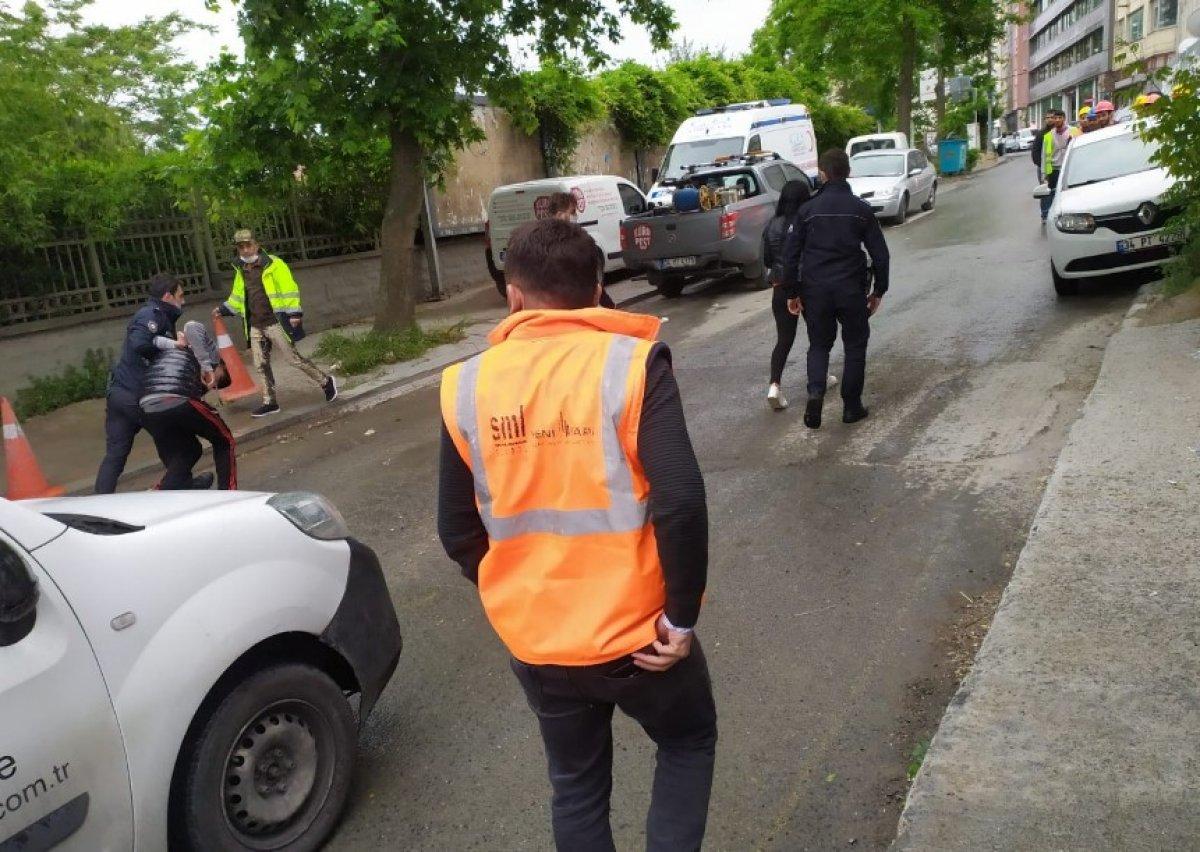 Kadının telefonunu çaldı, polisin üzerine doğru koştu