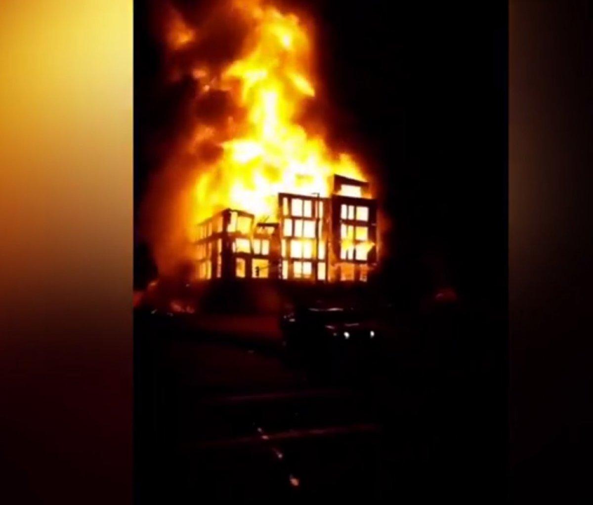 ABD’de yağmalanan AVM'ler ateşe verildi