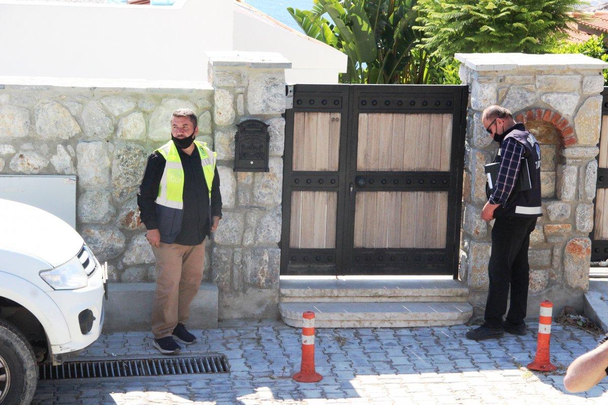 Yılmaz Özdil milyon dolarlık evini yıkıyor