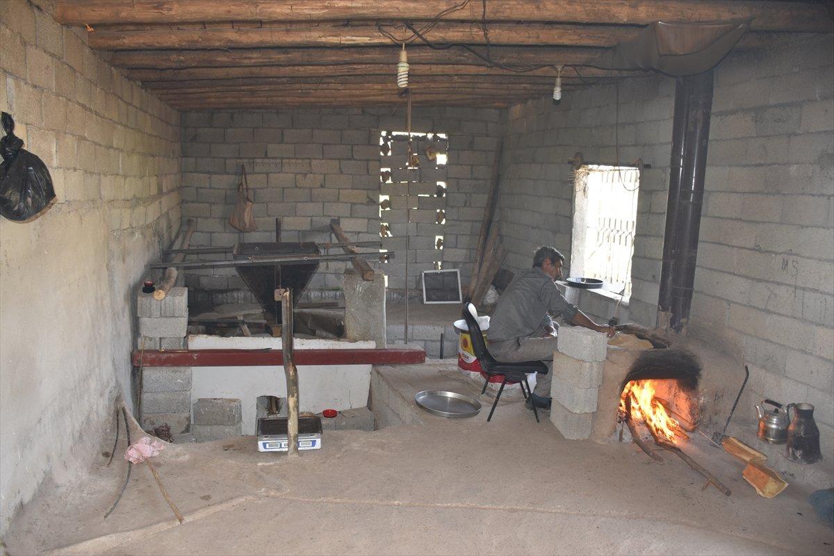 Yarım asırlık değirmen ile 7 çocuğunu okutuyor