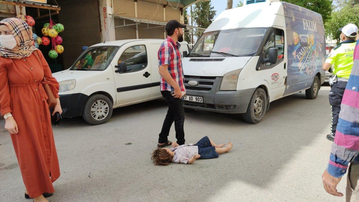 Gaziantep'te yola atlayan çocuğa araba çarptı