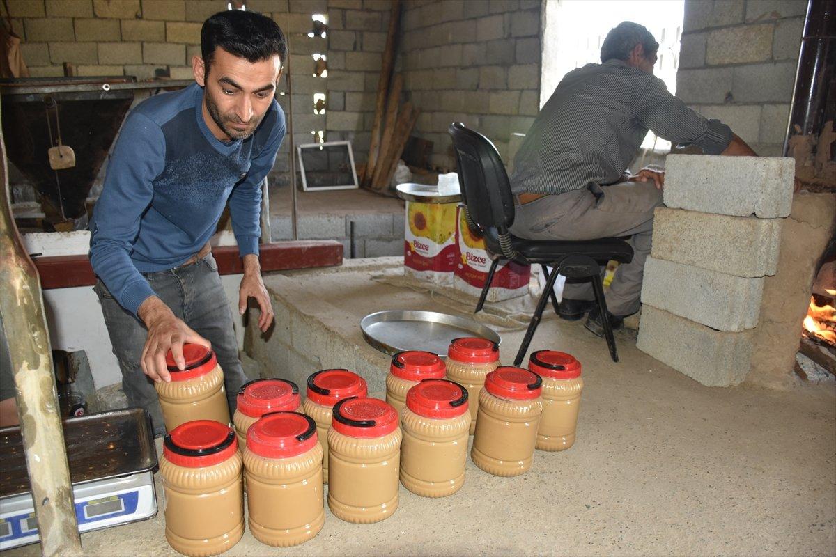 Yarım asırlık değirmen ile 7 çocuğunu okutuyor