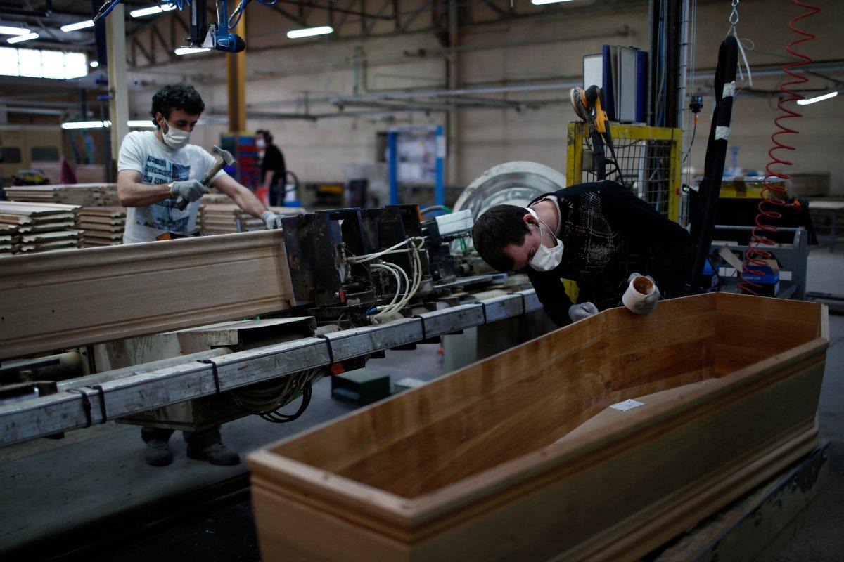 Fransa'da koronavirüs 52 can daha aldı