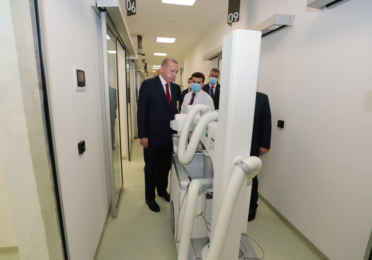 Cumhurbaşkanı Erdoğan, Sancaktepe'deki hastaneyi inceledi