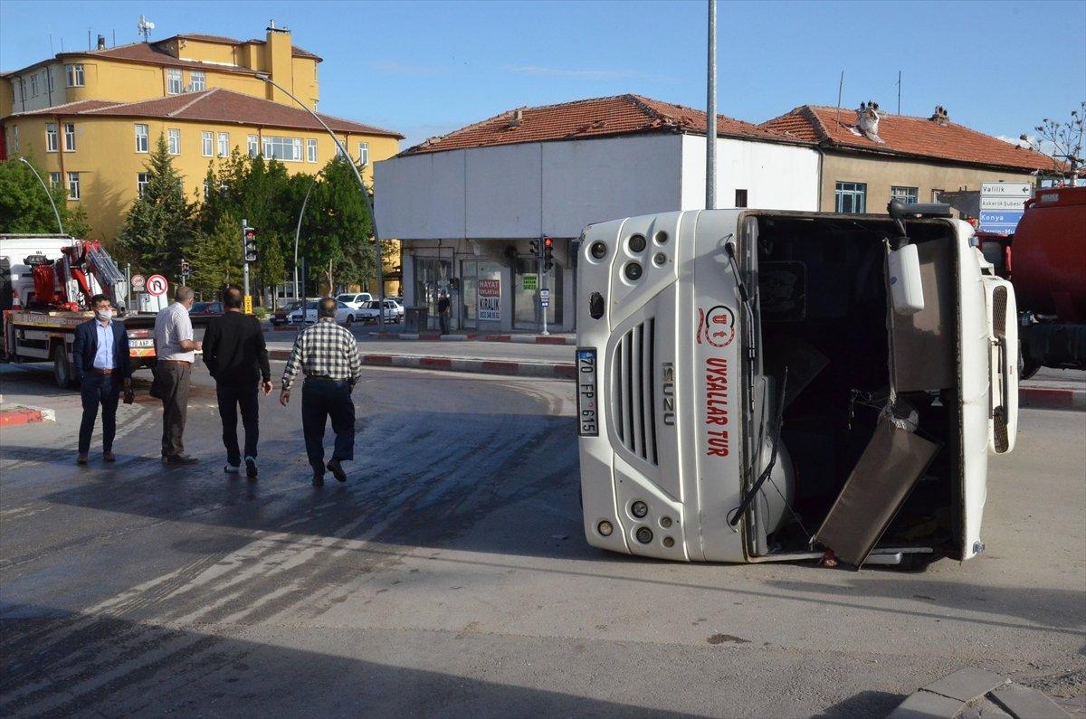 Karaman'da işçi servisiyle ticari taksi çarpıştı