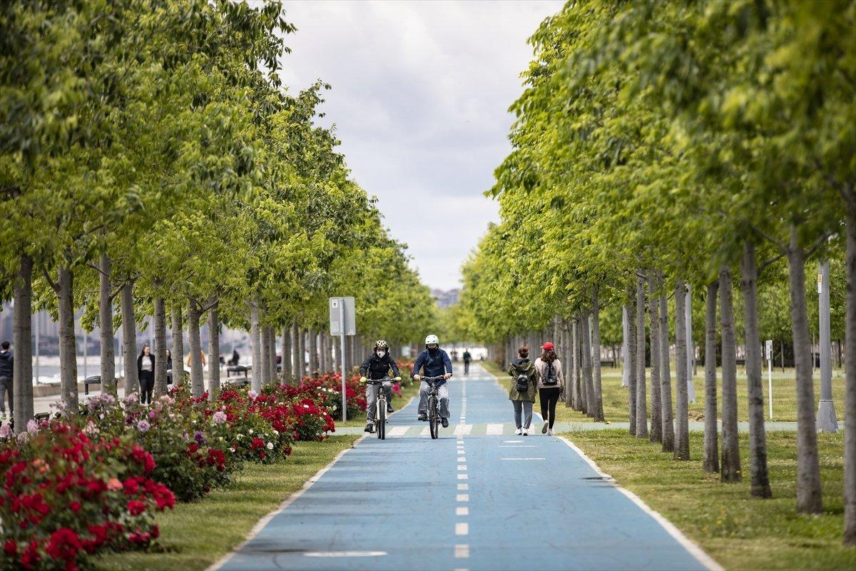 18 yaş altı çocuklar ve gençler, büyükleriyle gezebilecek