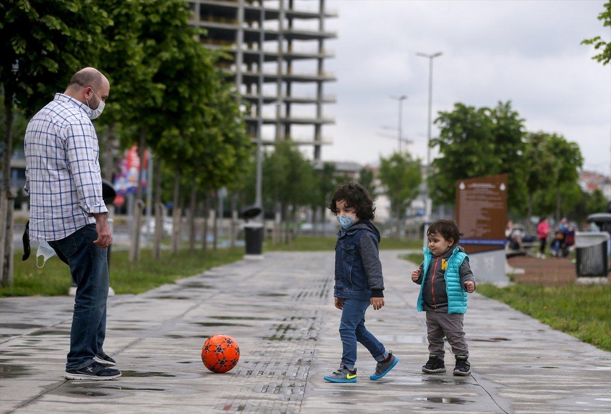 18 yaş altı çocuklar ve gençler, büyükleriyle gezebilecek