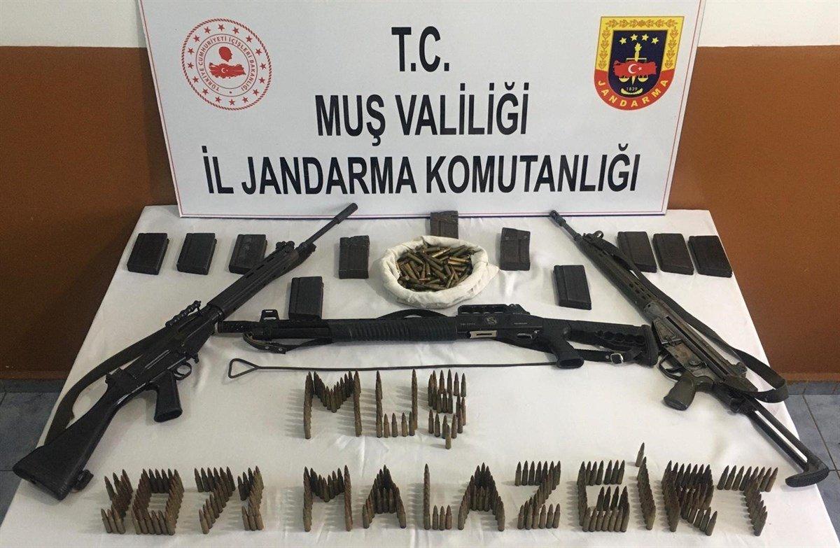 Muş'ta teröristlere ait silah ve mühimmat bulundu