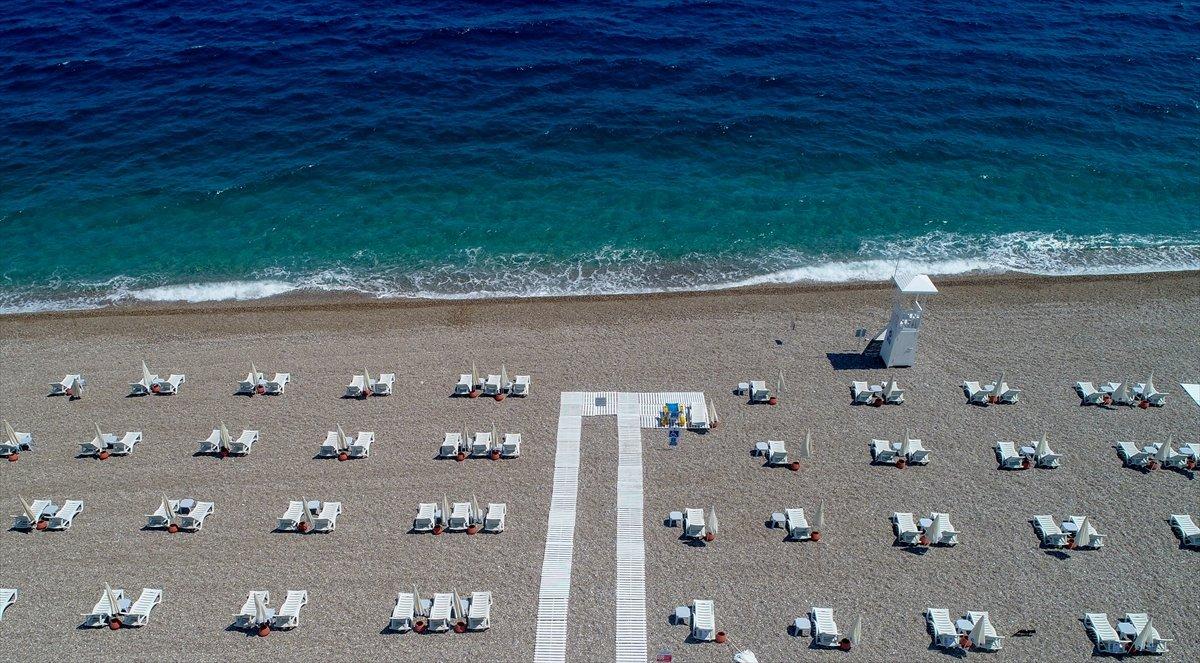 Yüzerken de sosyal mesafe korunacak