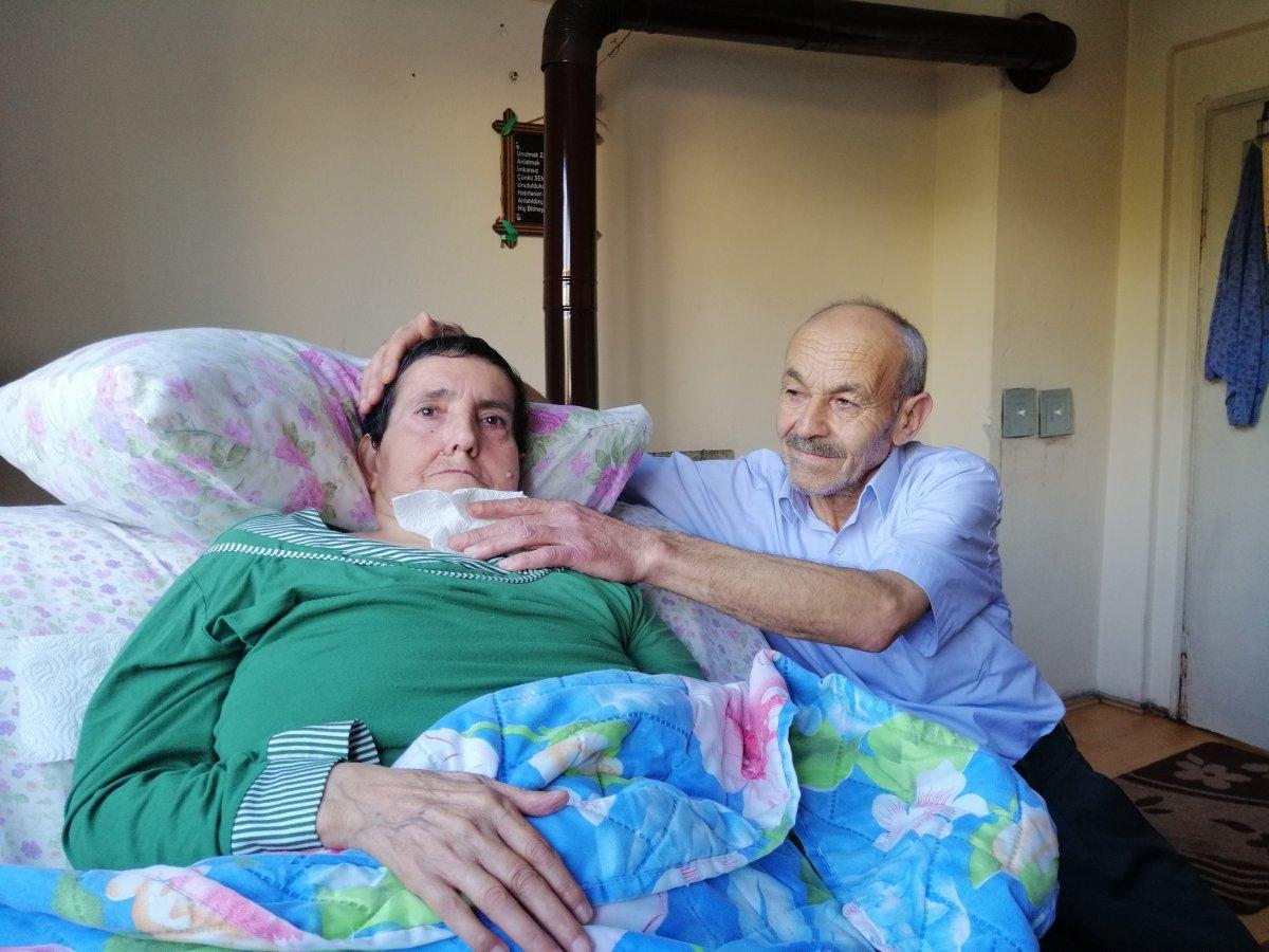 Amasya'da 43 yıllık eşine gözü gibi bakıyor