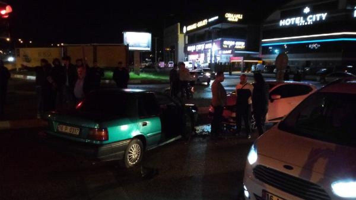 Bursa'da kaza yaptı, yaralı arkadaşını bırakıp kaçtı