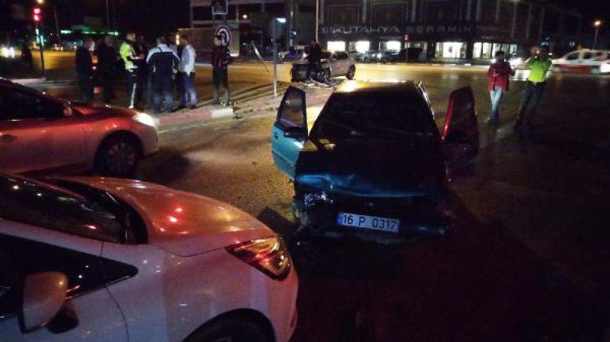 Bursa'da kaza yaptı, yaralı arkadaşını bırakıp kaçtı