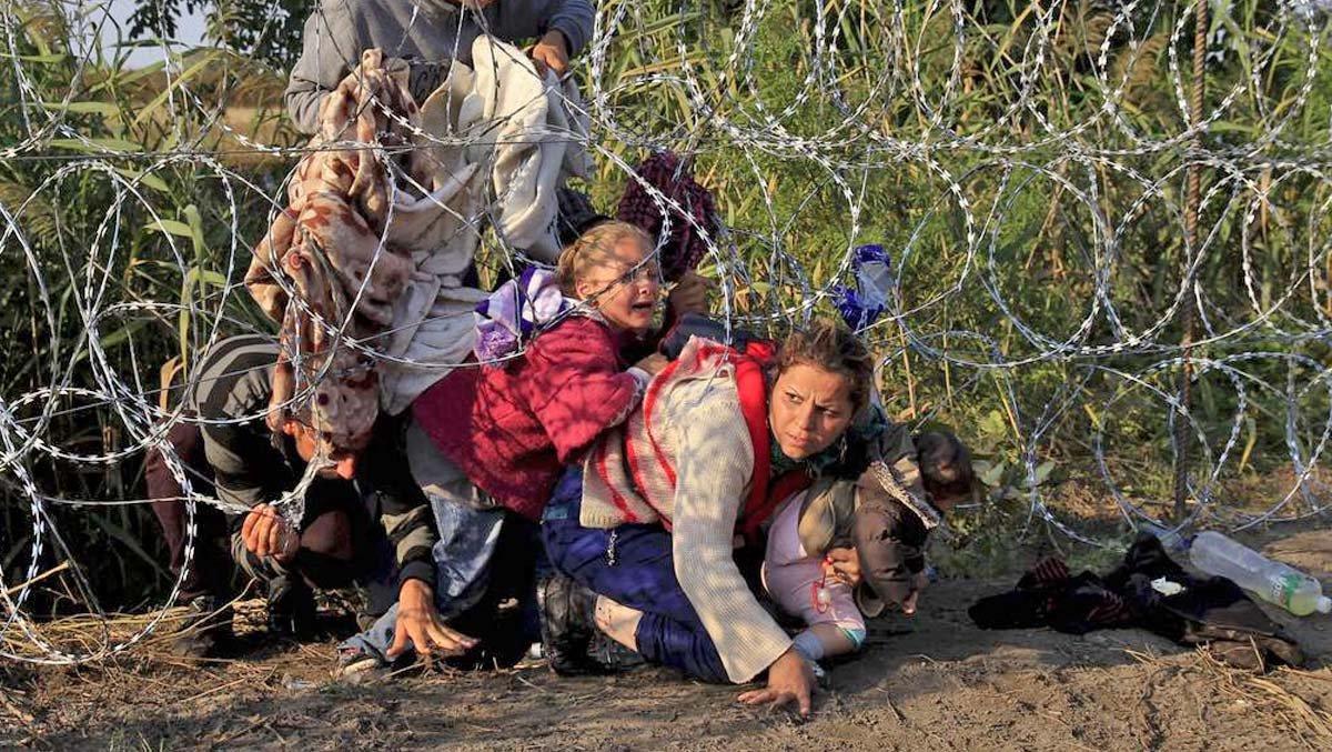 Yunanistan, mülteciler için sınıra bariyer çekiyor