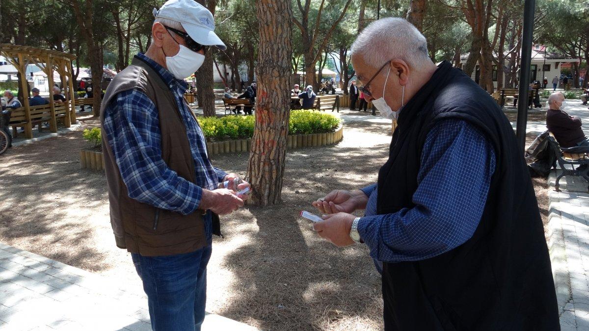 Sokağa çıkma iznini çalışarak geçirdi