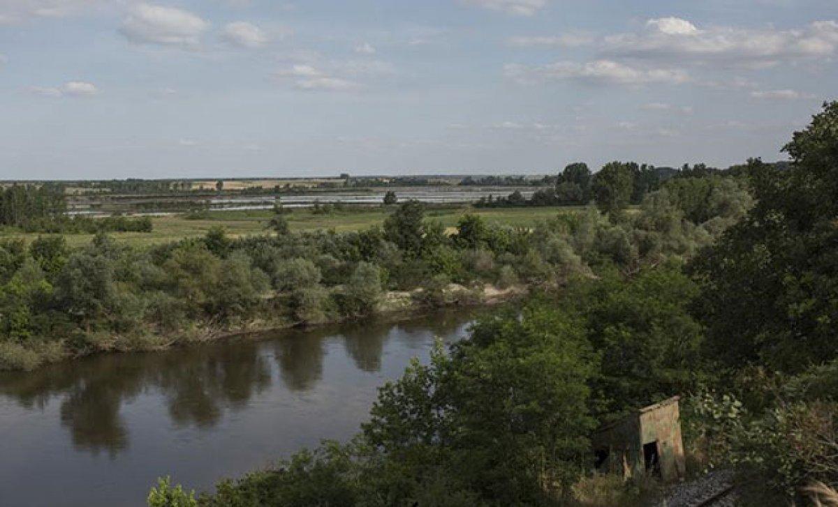 Yunanistan, mülteciler için sınıra bariyer çekiyor