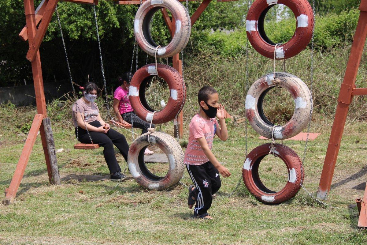Boş arsaya çocuklar için park yaptı, darbedildi