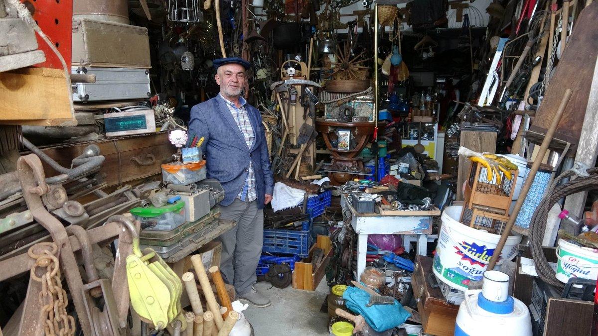Samsun'da 42 yıllık antika eşya merakı depoları doldurdu