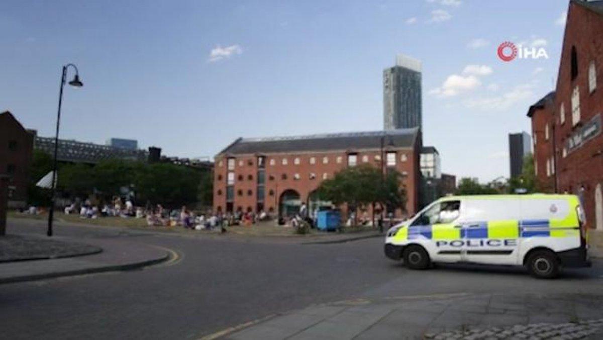 İngilizler, gruplar halinde toplanmaya başladı