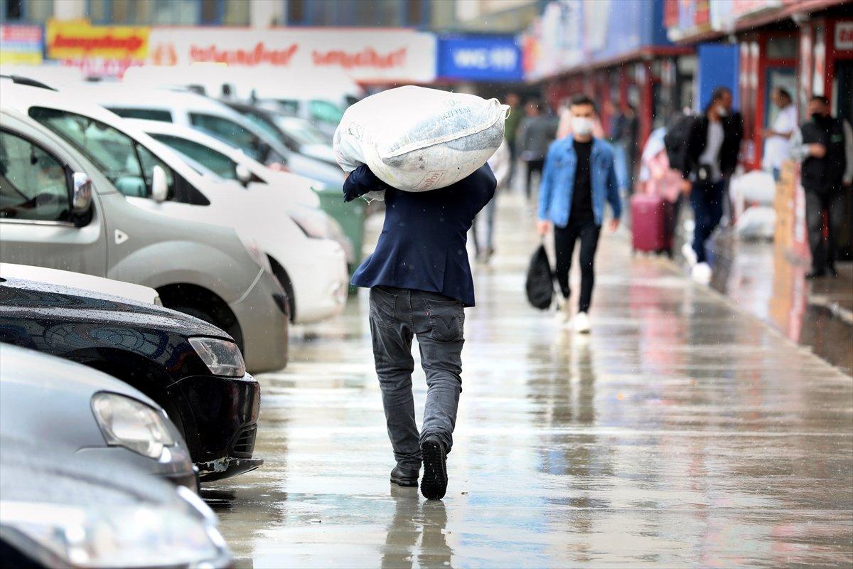 15 Temmuz Şehitler Otogarı'nda yoğunluk başladı