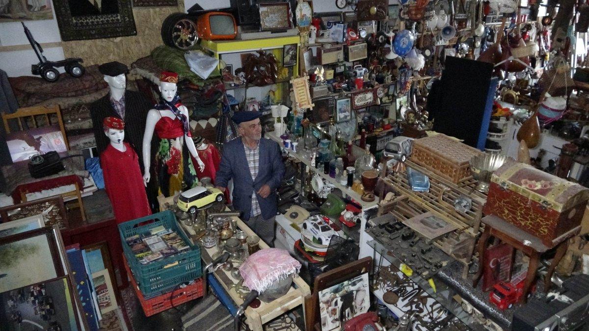 Samsun'da 42 yıllık antika eşya merakı depoları doldurdu