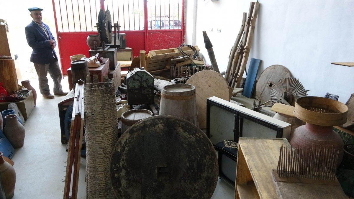 Samsun'da 42 yıllık antika eşya merakı depoları doldurdu