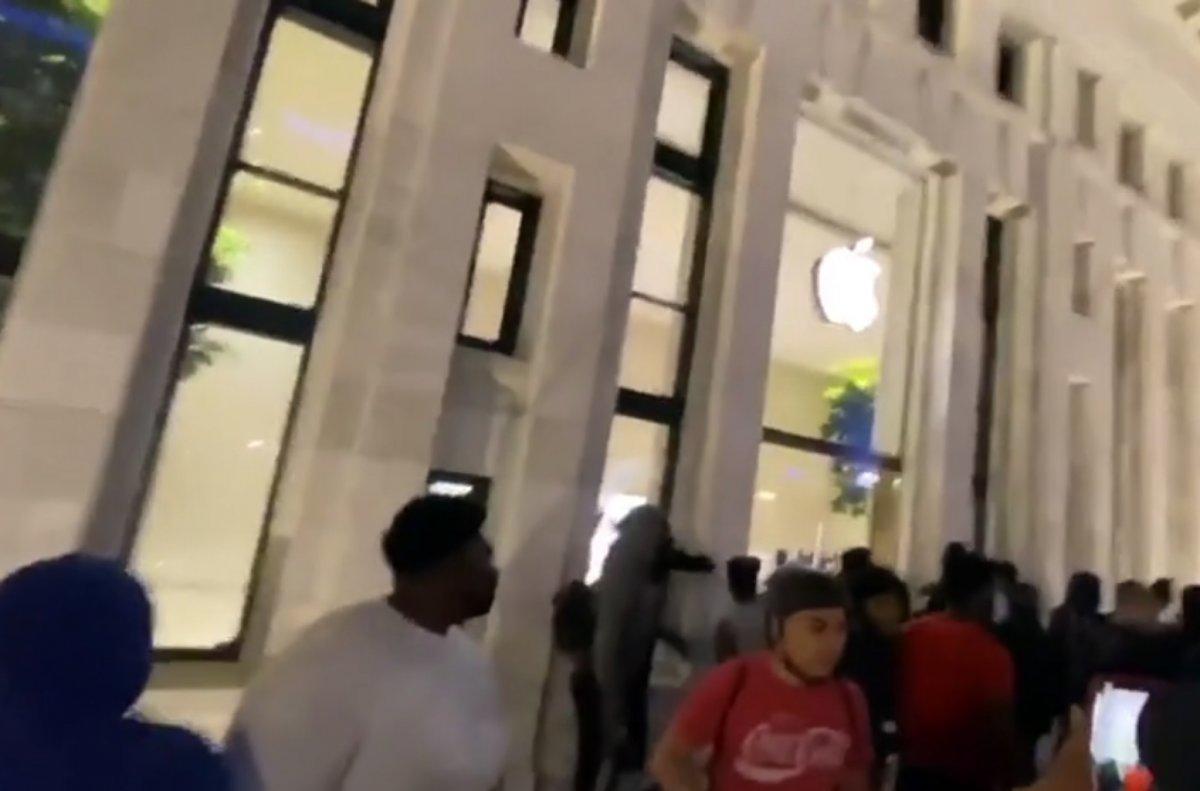 ABD'de mağazalar yağmalanmaya devam ediyor