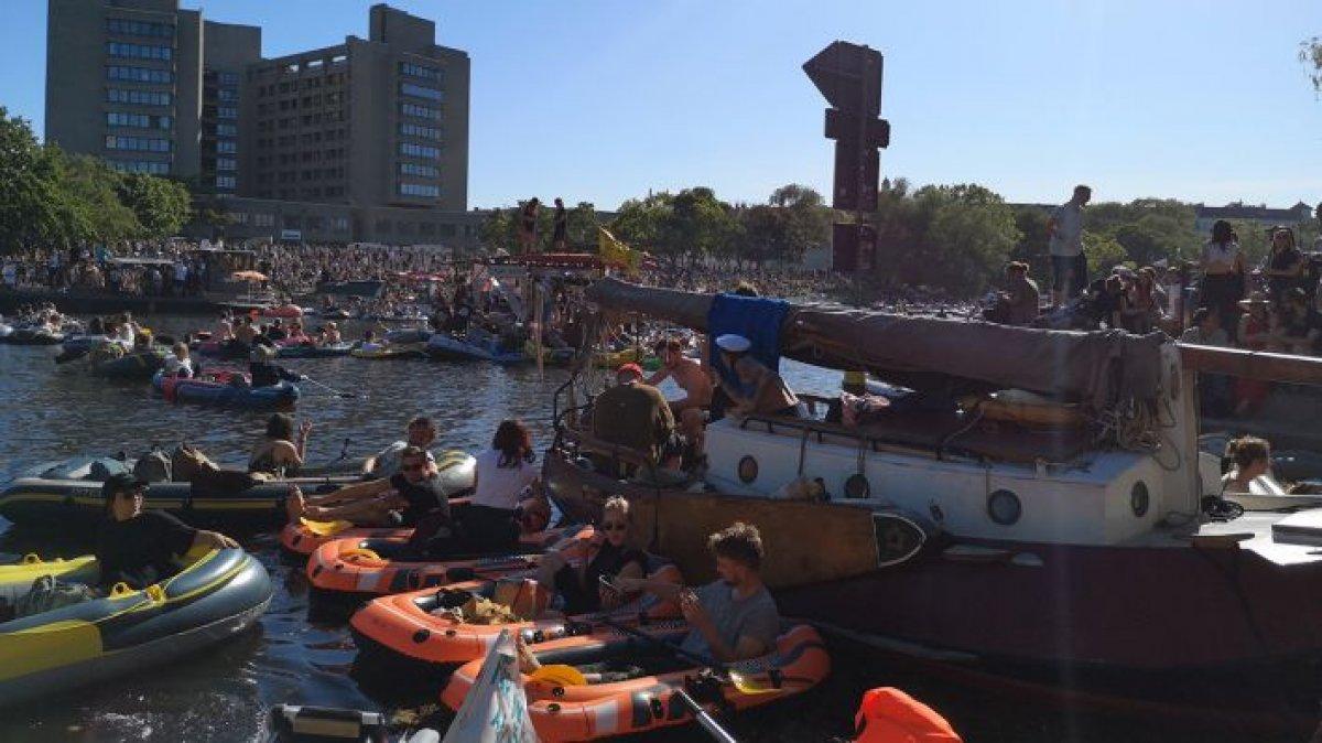 Berlin’de protesto gösterisi partiye dönüştü