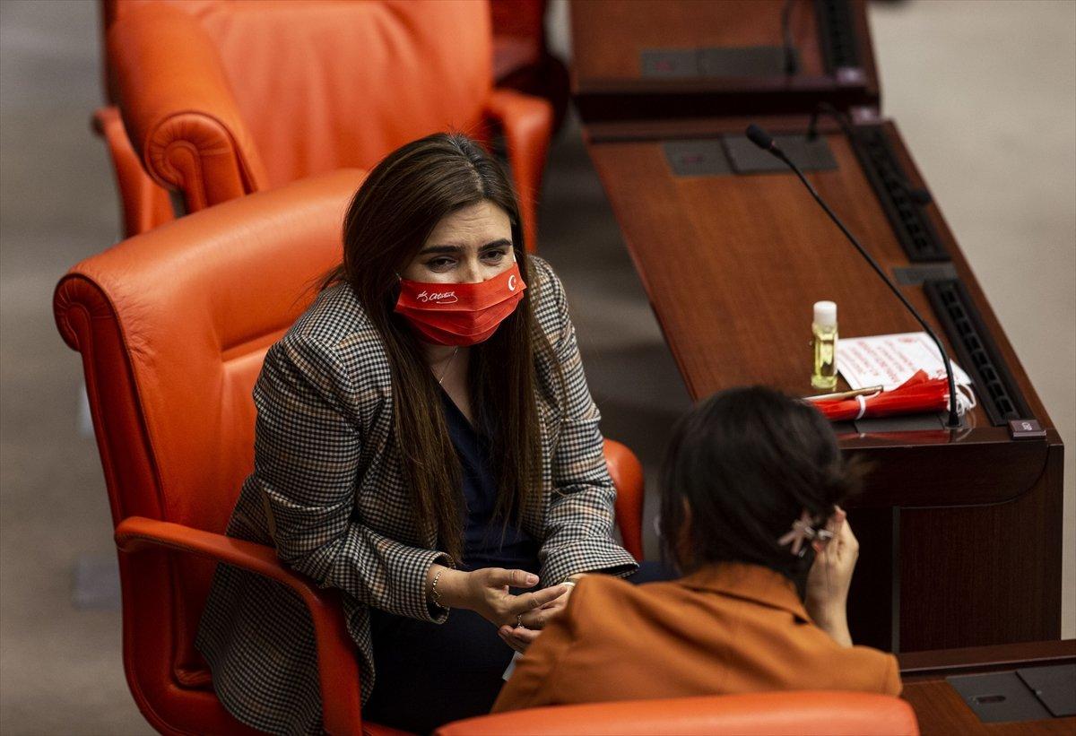 CHP'li vekillere Atatürk imzalı maske dağıtıldı