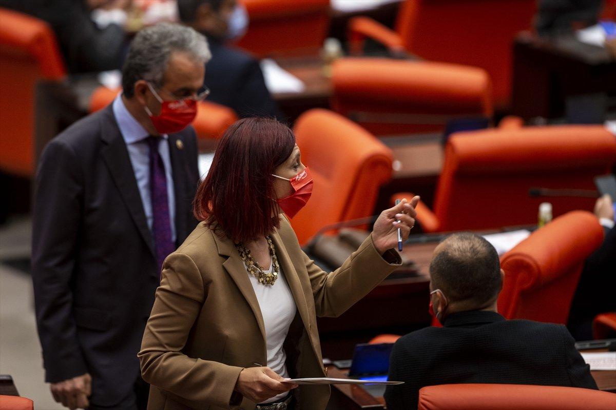 CHP'li vekillere Atatürk imzalı maske dağıtıldı