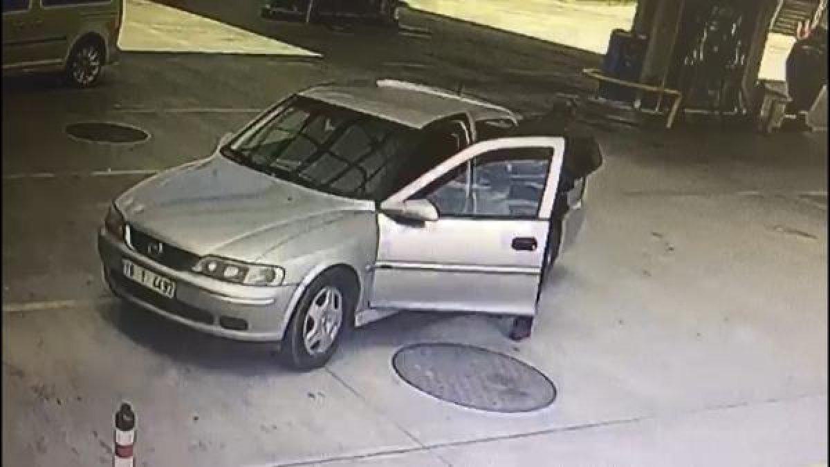 Bursa'da 54 yaşındaki adam kendi aracında vuruldu