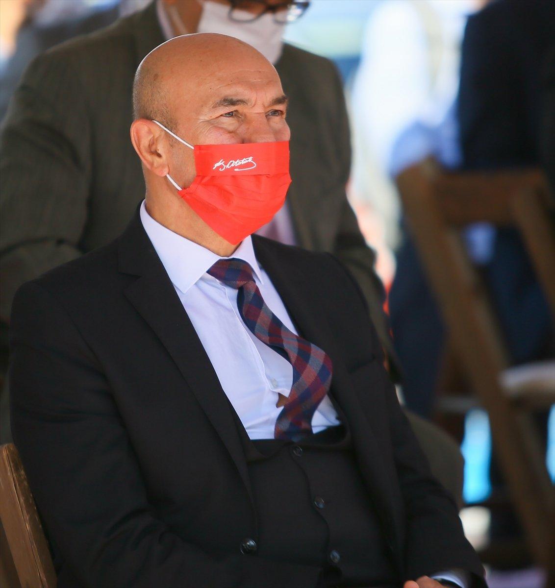 Tunç Soyer'in Atatürk imzalı maskesi