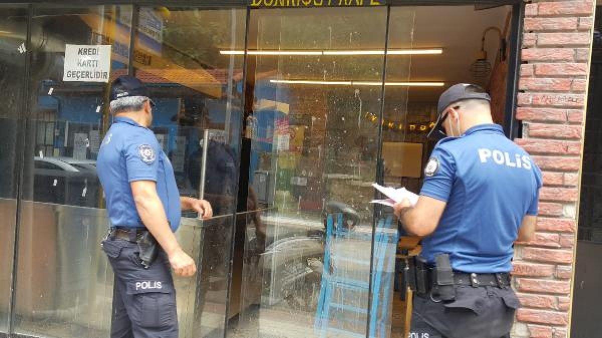 Kafeden hırsızlık yapamayınca, kahve içip çıktılar