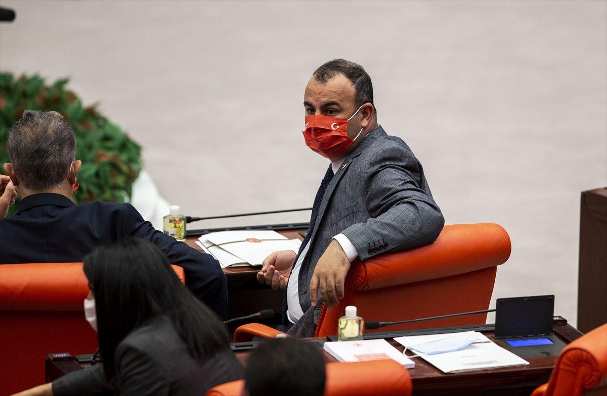 CHP'li vekillere Atatürk imzalı maske dağıtıldı