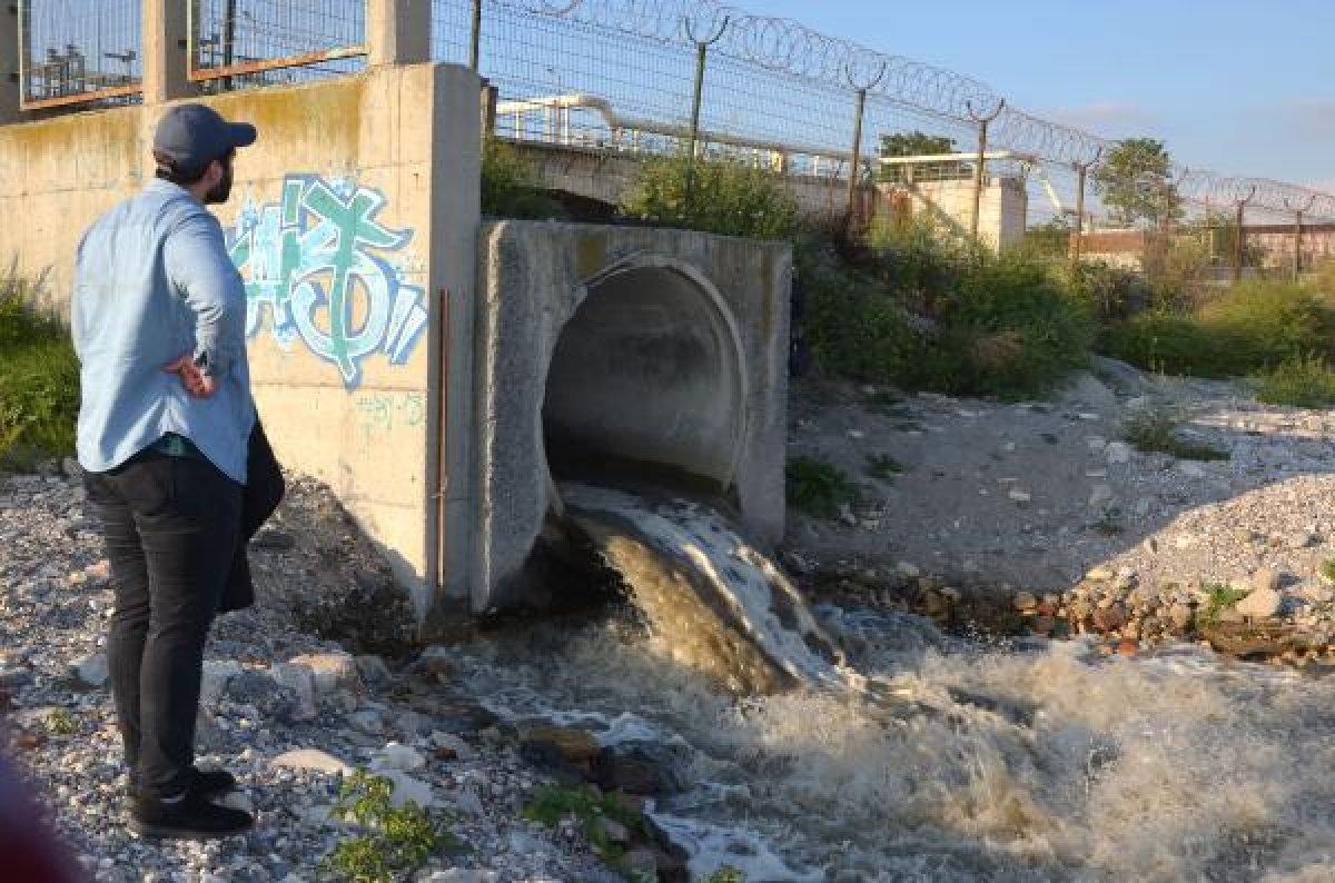 İSKİ'den bırakılan su, denizin rengini böyle değiştirdi