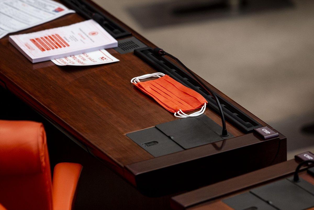 CHP'li vekillere Atatürk imzalı maske dağıtıldı